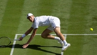 Jannik Sinner a échappé de justesse à la défaite lors de son premier jour à Wimbledon.