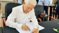 Αντίο στον καθηγητή Νγκουγιέν Ντιν Χόι, μια εξέχουσα προσωπικότητα στον ιατρικό τομέα.