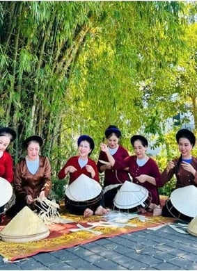 Tổ chức hội thảo và diễn xướng dân gian