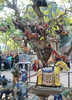Trưng bày chuyên đề “Ngựa về phố”
