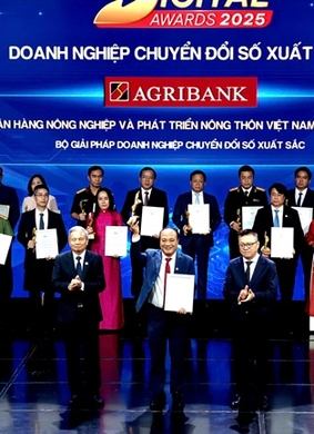 "Paket Solusi Perusahaan Transformasi Digital Unggulan" dari Agribank meraih penghargaan di Upacara Penghargaan Transformasi Digital Vietnam.