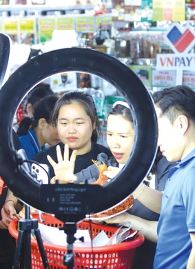 Phiên chợ thương mại điện tử