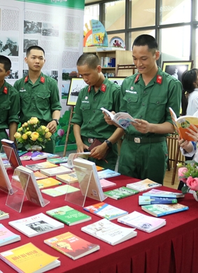 Udstilling af dokumenter med temaet "Ho Chi Minh - Rejsen gennem en æra"