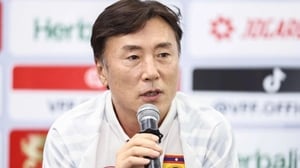 HLV Lào: “Sẽ thật sai lầm nếu chỉ tập trung vào Xuân Son”