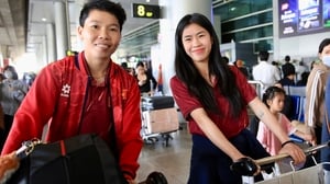 Đội tuyển nữ Việt Nam về nước, HLV Mai Đức Chung tiết lộ điều bất ngờ