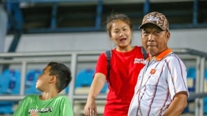 Tuyển nữ Việt Nam bất ngờ được cổ động viên Thái Lan 'tiếp lửa'