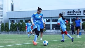 Đội tuyển nữ Việt Nam trở lại tập luyện, chuẩn bị cho trận quyết định với Myanmar