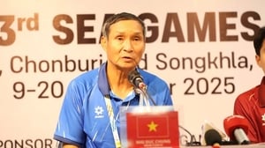 HLV Mai Đức Chung hết lời khen các học trò, sẵn sàng giành vé vào chung kết