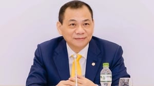 ភាគហ៊ុនគ្រួសារ Vingroup បានកើនឡើងខ្ពស់ ទ្រព្យសម្បត្តិរបស់មហាសេដ្ឋី Vuong ឈានដល់កំណត់ត្រាថ្មី។
