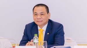Ông Phạm Nhật Vượng muốn góp 48 triệu cổ phiếu Vingroup vào VinSpeed