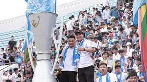 مهرجان ثين ترونغ في اليوم الذي توج فيه نام دينه بطلاً لدوري V