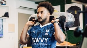 شوان سون يرتدي قميص منتخب السعودية لكرة القدم بشكل غير متوقع