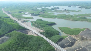 Quang Tri: Inauguration and commencement of many projects