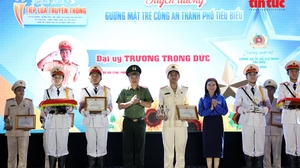 Công an TP Hồ Chí Minh ‘tiếp lửa truyền thống’, tôn vinh 30 gương mặt trẻ tiêu biểu