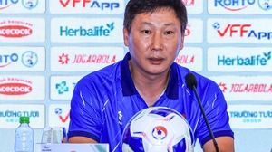 HLV Kim Sang-sik khen Xuân Son, Hoàng Hên sau trận thắng Malaysia
