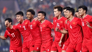 Tuyển Việt Nam siêu mạnh: Niềm vui và áp lực cho HLV Kim Sang Sik