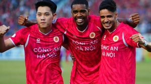 Alan Grafite: Hanoi Politis "dræber" tæt på en dobbelt V-League topscorertitel.