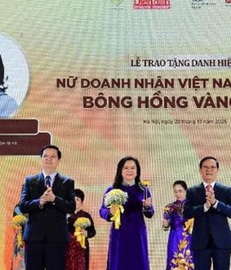 Tổng Giám đốc SHB được trao danh hiệu Nữ doanh nhân Việt Nam tiêu biểu