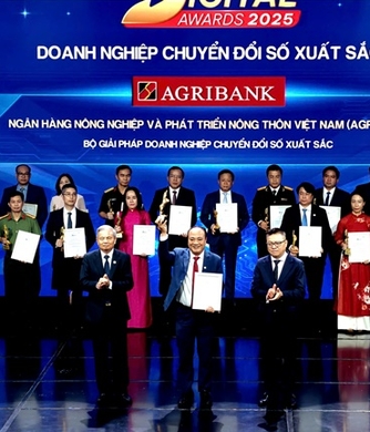 Agribank's "Outstanding Digital Transformation Enterprise Solution Package" was honored at the Vietnam Digital Transformation Awards Ceremony.