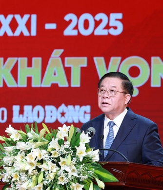 Agribank honored at the "Glory of Vietnam" 2025 Program: Affirming its pivotal position in the development of agriculture, rural areas, and farmers.