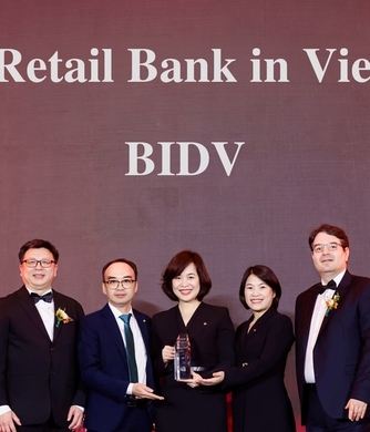 BIDV viết tiếp thập kỷ dẫn đầu với cú đúp giải thưởng Ngân hàng Bán lẻ tốt nhất Việt Nam Tiền gửi tốt nhất Châu Á