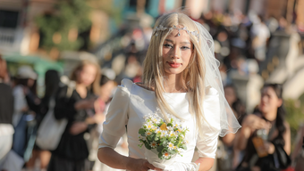 Female fan wears wedding dress to G-Dragon concert in Hung Yen