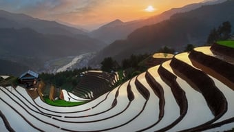 Khám phá ruộng bậc thang Mù Cang Chải mùa nước đổ