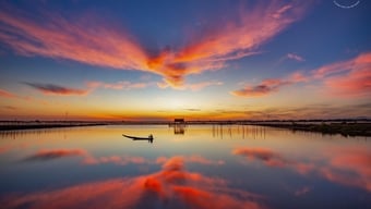 Ngắm Đầm Chuồn đỏ rực lúc bình mình