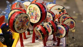 Esfuerzos para preservar la artesanía tradicional de fabricación de juguetes de Medio Otoño en la aldea de Ong Hao