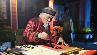 Att be om kalligrafi i början av året: En vacker kulturell tradition bland unga vietnamesiska människor.