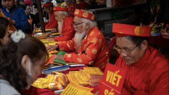 ผู้คนนับพันแห่กันไปที่วัดเตย์โฮในวันที่ 15 ของเดือนแรกตามปฏิทินจันทรคติ