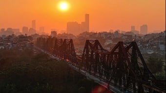 Мост Лонг-Бьен только что обновили свой облик.