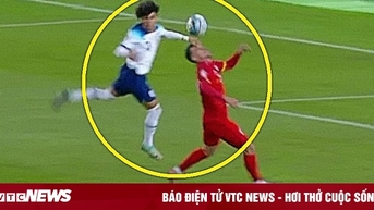'Gà nhà' vung tay vào mặt đối thủ, cựu sao Anh đua nhau chỉ trích trọng tài