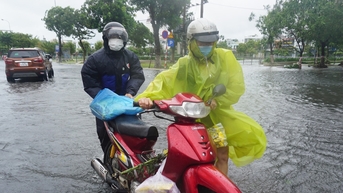 Mưa rào gián đoạn kèm giông, trời dịu mát