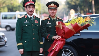 Tân Bộ trưởng Quốc phòng Lào lần đầu thăm Việt Nam, dự triển lãm quốc phòng