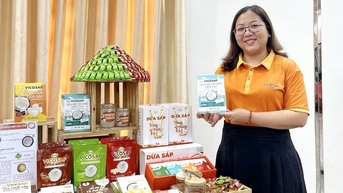 “Khoác áo mới” cho dừa sáp Trà Vinh