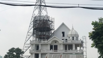 Biệt thự bị cưỡng chế phá dỡ vẫn ngang nhiên tiếp tục xây dựng ở P.Linh Trung