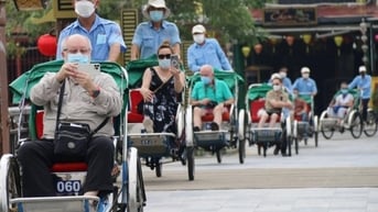 Việt Nam ‘bội thu’ du khách quốc tế trong 10 tháng đầu năm 2024