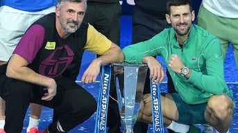 Djokovic 'trảm tướng' để tìm phiên bản mới