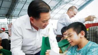 Giáng sinh ấm áp với trẻ khuyết tật, thiệt thòi tại TPHCM