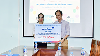 VietinBank trao tặng kinh phí hỗ trợ cho bệnh nhi ung thư