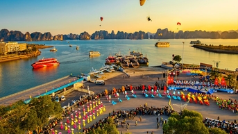 Ha Long ទីក្រុងនៃពិធីបុណ្យ