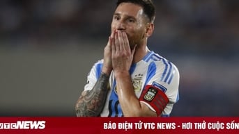 Ngăn Messi lập siêu phẩm, thủ môn đập mặt vào cột suýt chấn thương nặng