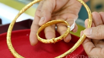 Vàng nhẫn lẫn vàng thế giới cùng giảm nhẹ