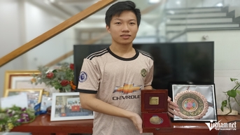 ក្មេង​ប្រុស Thanh Hoa ដែល​ធ្លាប់​ស្រឡាញ់​ប្រដាប់​ក្មេង​លេង​បច្ចេក​វិទ្យា ឈ្នះ​មេដាយ​ប្រាក់​ពីរ​ដង​ក្នុង​កម្ម​វិធី​រូបវិទ្យា Olympiad