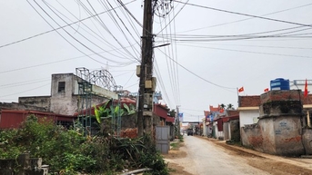Nhiều dự án giao thông chậm tiến độ do cột điện