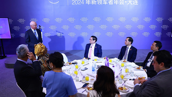 Thủ tướng tiếp Chủ tịch điều hành WEF
