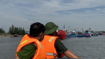 Quảng Ngãi hoãn họp để ưu tiên ứng phó bão