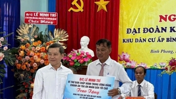 Chánh án Tòa án nhân dân tối cao Lê Minh Trí dự ngày hội Đại đoàn kết toàn dân tộc ở Mỹ Tho