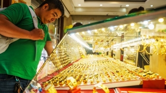Giá vàng giảm sốc sau thông tin ngân hàng thương mại bán vàng?